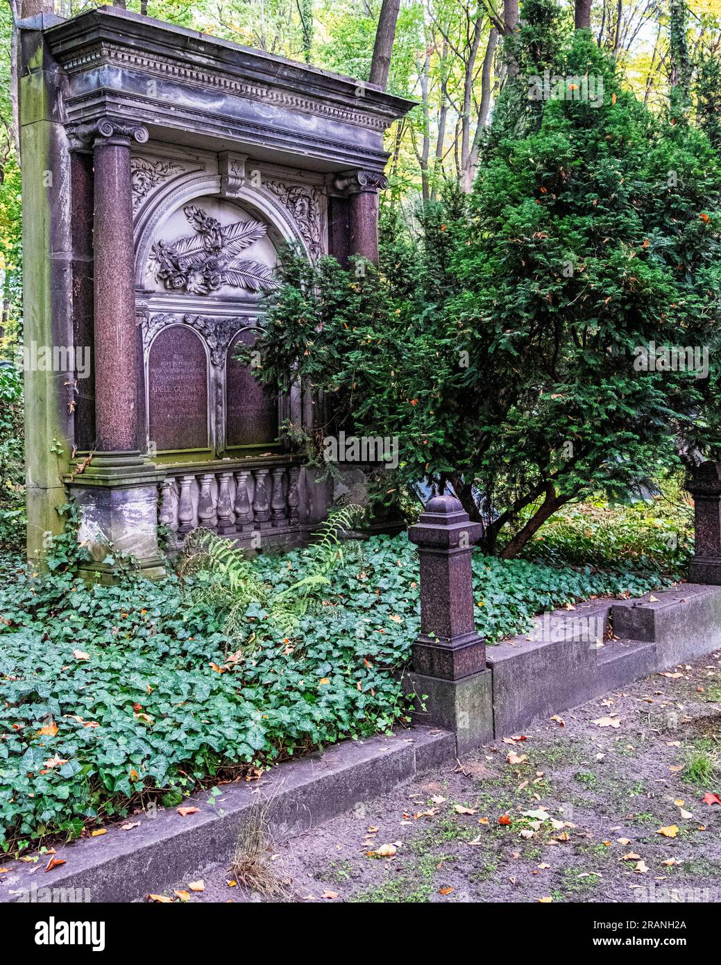 Grab der Familie Gutman auf dem jüdischen Friedhof Weissensee, Herbert Baum Straße, Weissensee, Pankow, Berlin, Deutschland. Stockfoto