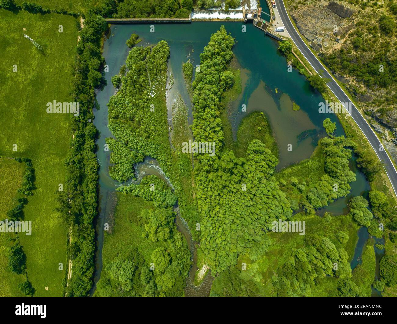 Luftaufnahme des Llesp-Reservoirs im Boí-Tal (Alta Ribagorcca, Lleida, Katalonien, Spanien, Pyrenäen) ESP Vista aérea del embalse de Llesp, Lérida Stockfoto