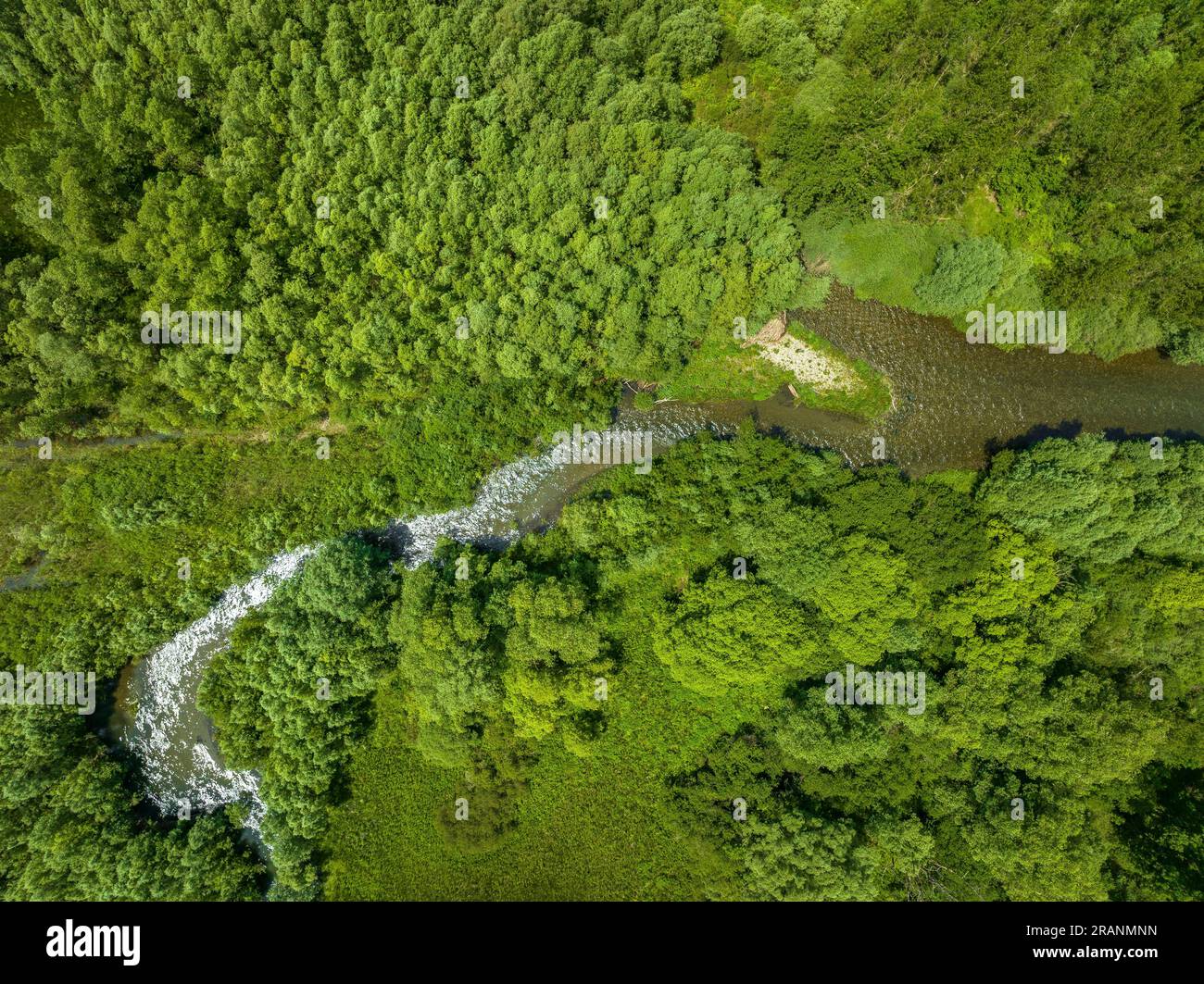 Luftaufnahme des Flusses Noguera de Tor im Boí-Tal am Llesp-Reservoir (Alta Ribagorcka, Lleida, Katalonien, Spanien, Pyrenäen) Stockfoto
