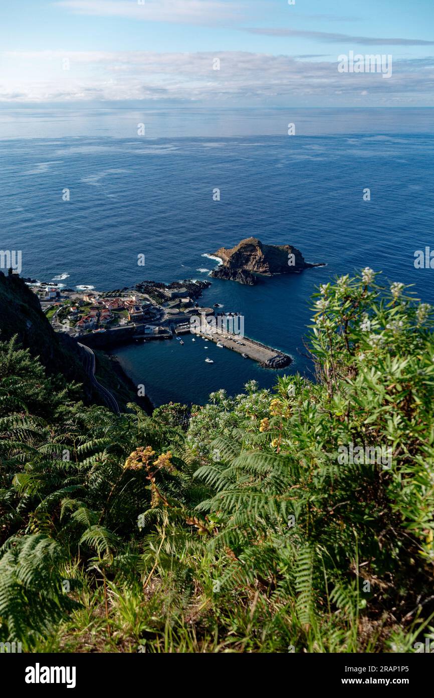Blick auf die Klippen auf Madeira Island auf der Nordseite Stockfoto