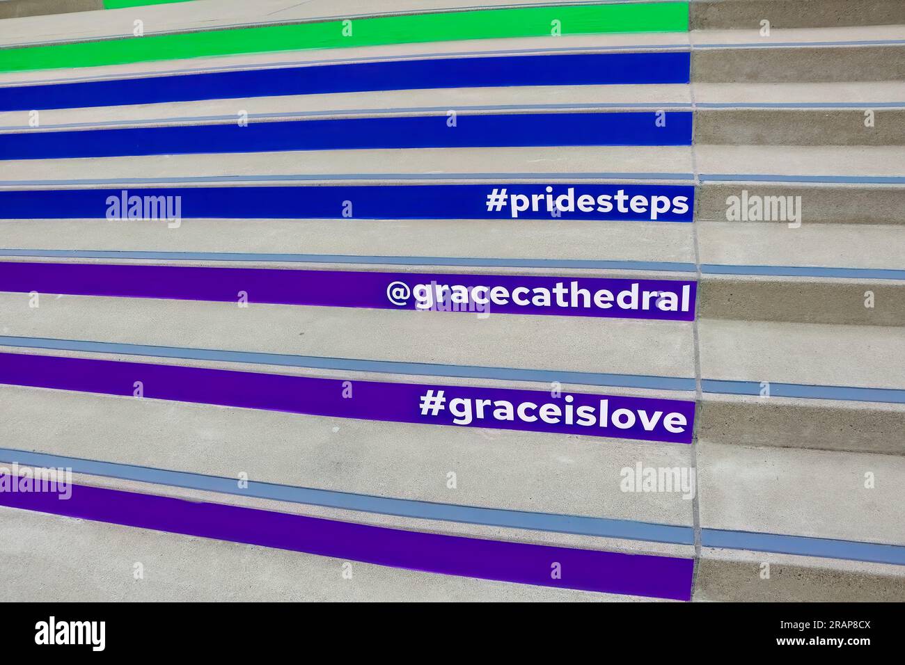 Steps, benannt nach Pride Steps für LGBTQIA+ am Eingang zur Grace Cathedral, fertiggestellt in 1964 1100 California Street San Francisco California USA Stockfoto