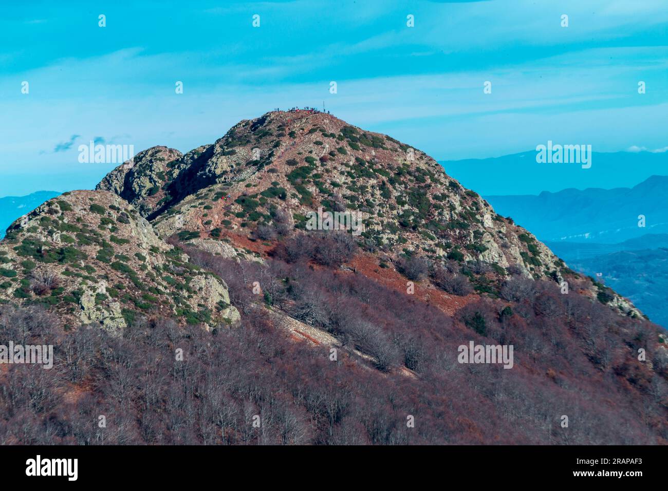 Hohe Berglandschaften mit lebendigen Farben Stockfoto