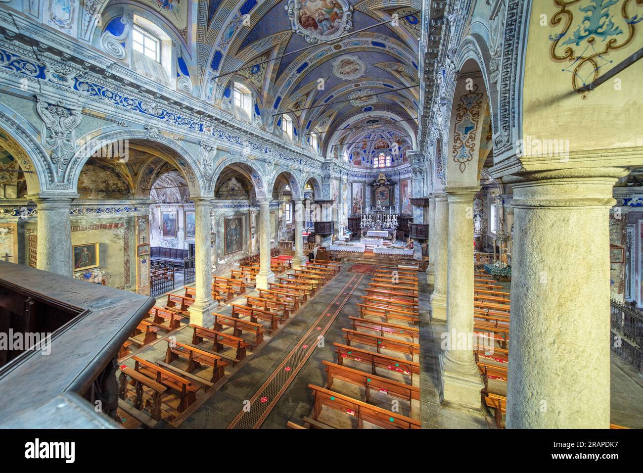 Chiesa di S. M. Assunta, Cappella di S. Marta , battistero, affreschi DiGiacomo da Cardone, Chiesa, Montecrestese, Val d'Ossola, Piemont, Italien Stockfoto