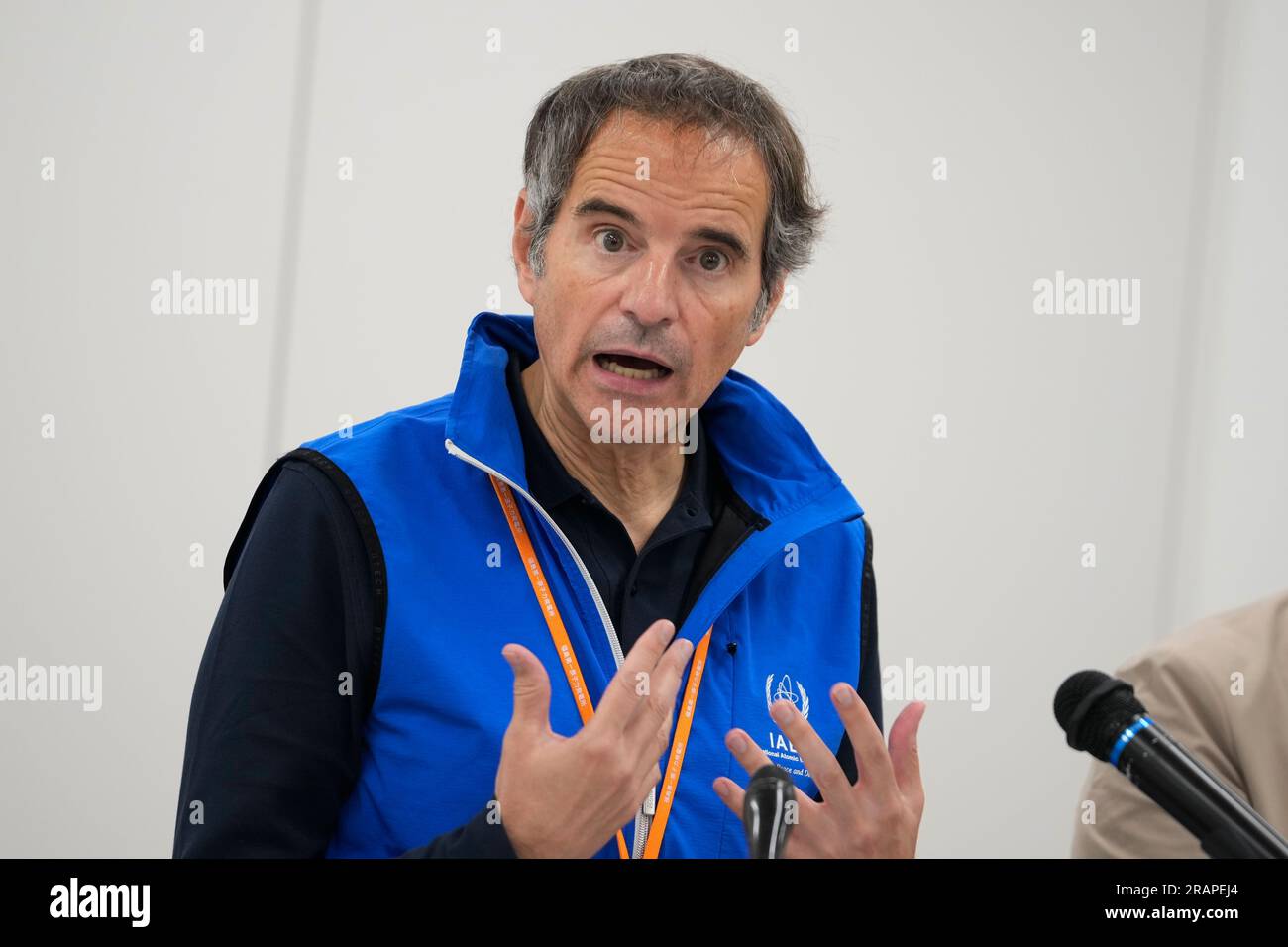 Futaba, Japan. 5. Juli 2023. Rafael Mariano Grossi, Generaldirektor der Internationalen Atomenergie-Organisation, spricht am Mittwoch, den 5. Juli 2023, auf einer Pressekonferenz im beschädigten Kernkraftwerk Fukushima in Okuma, Nordostjapan. (Credit Image: © POOL via ZUMA Press Wire) NUR REDAKTIONELLE VERWENDUNG! Nicht für den kommerziellen GEBRAUCH! Stockfoto