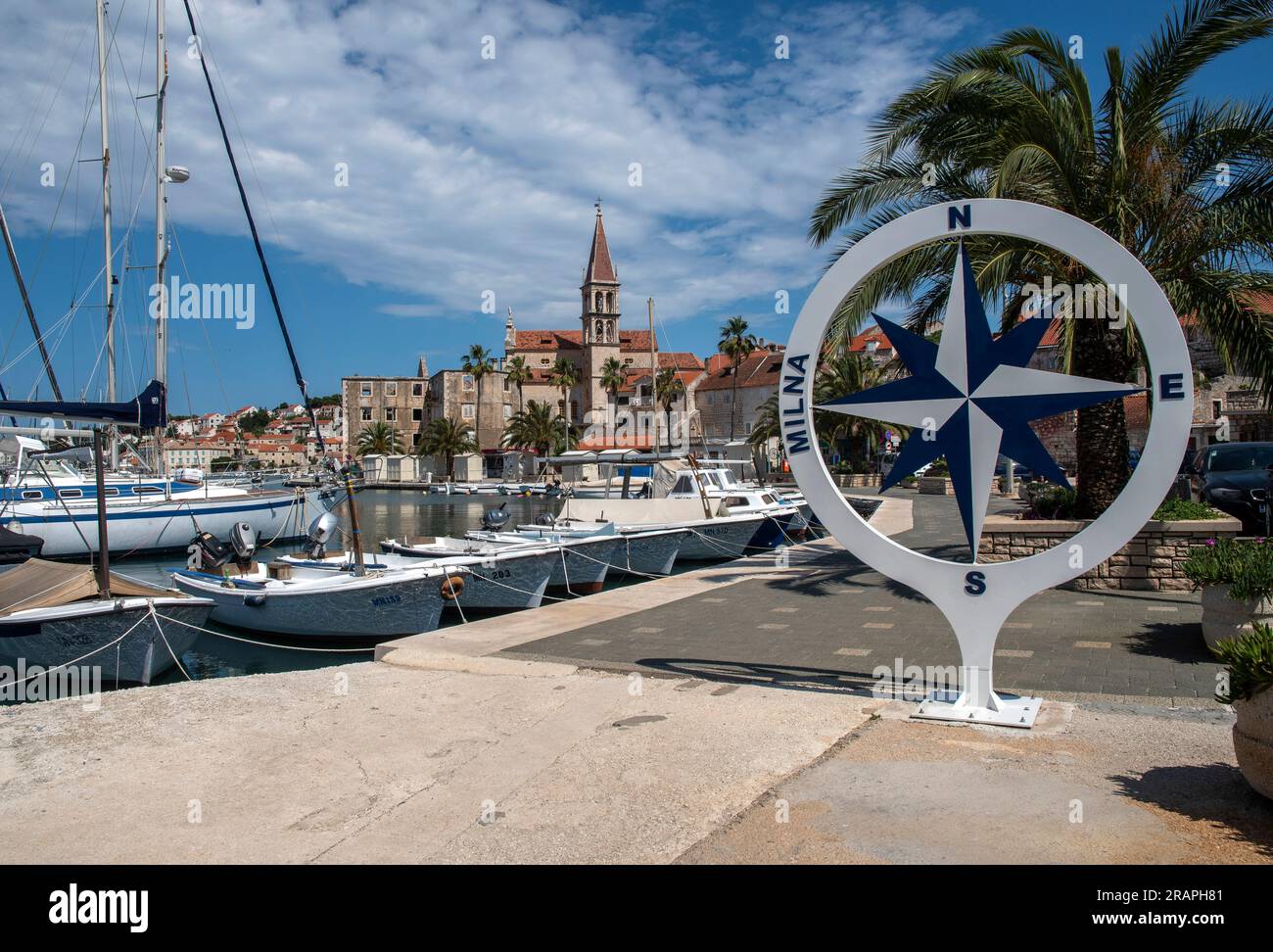 Ital. Hafen An Der Adria 6 Buchstaben Milna zeichen -Fotos und -Bildmaterial in hoher Auflösung – Alamy