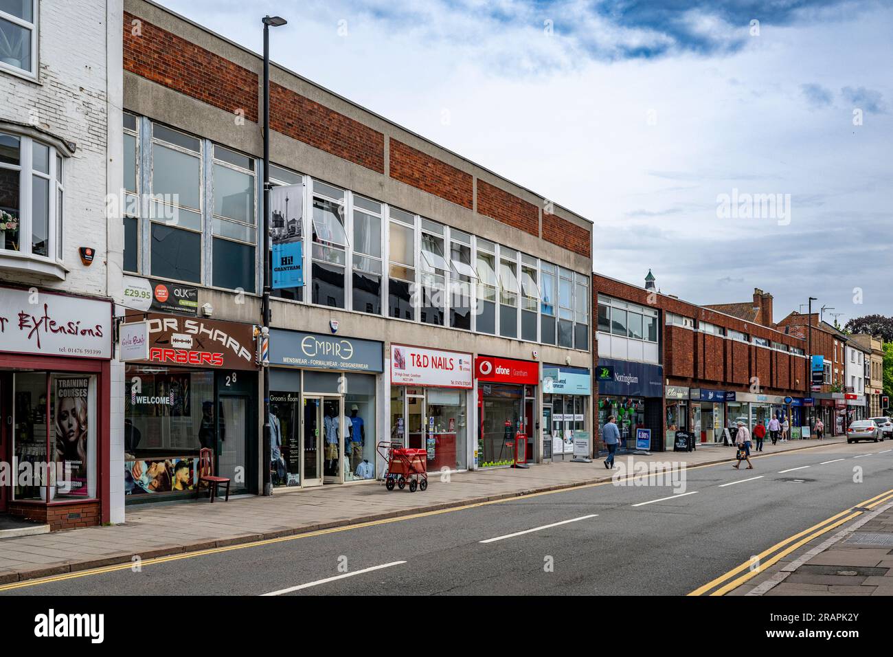 Die High Street, Grantham Lincolnshire UK an einem Sommernachmittag Stockfoto