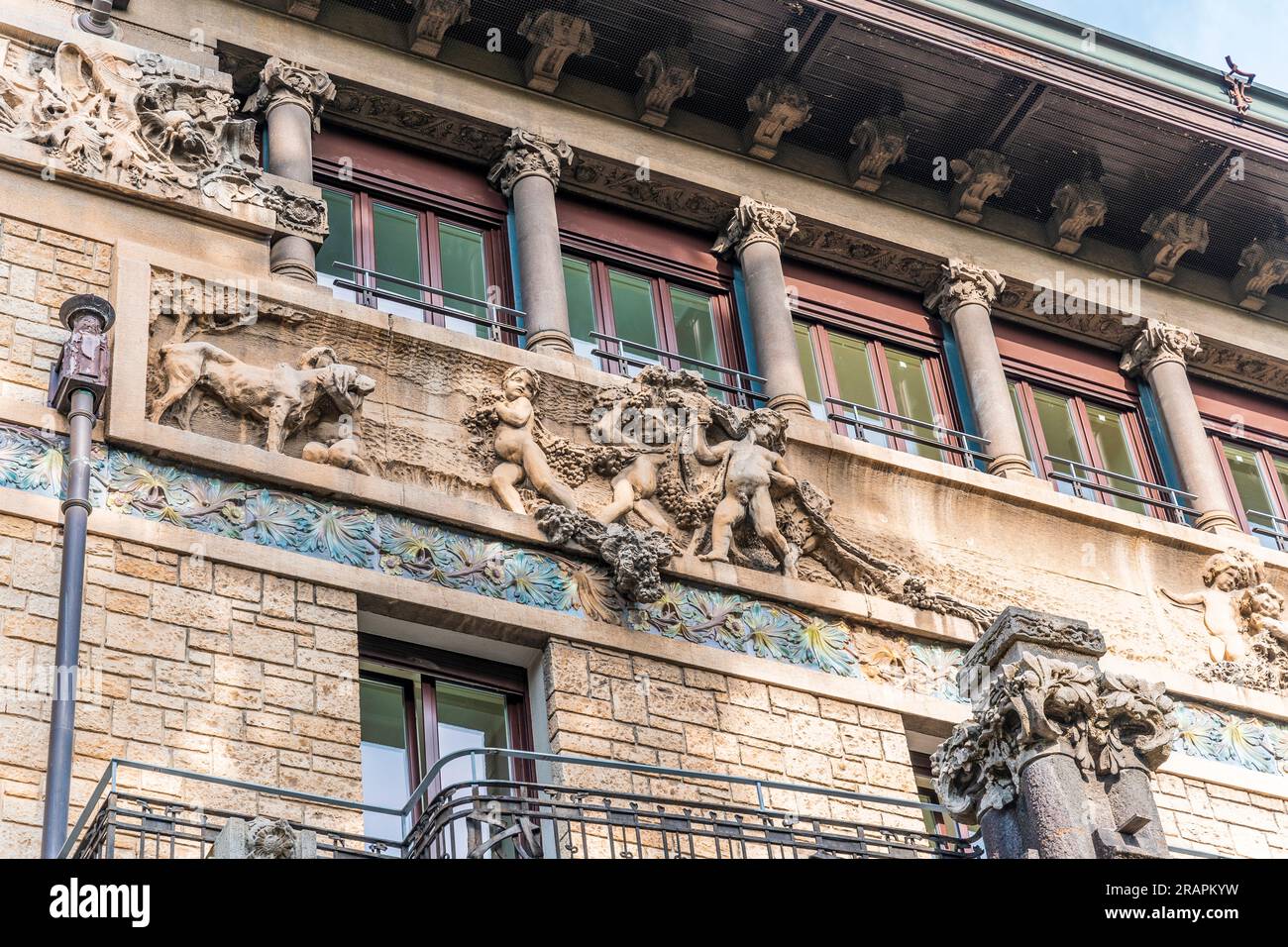 Villa Romeo Faccanoni, Haus im Liberty-Stil heute medizinische Klinik, entworfen von Giuseppe Sommaruga im frühen 20. Jahrhundert, in Via Buonarroti, Milano Stockfoto