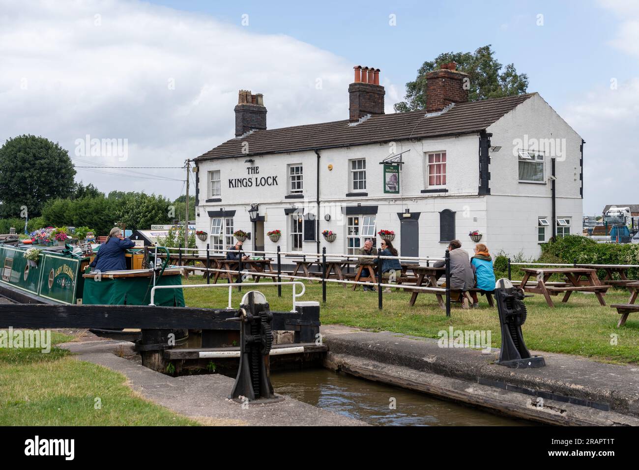 Kings Lock Pub in Middlewich, Cheshire, Großbritannien, am Trent und Mersey Canal. Stockfoto