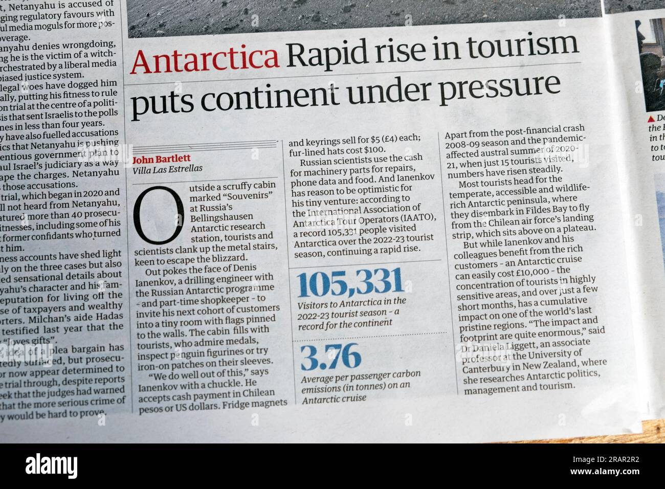 „Antarctica Rapid Rise in Tourism put Continent under Pressure“ Guardian Zeitung Headline Environment Artikel 26 Juni 2023 London England UK Stockfoto