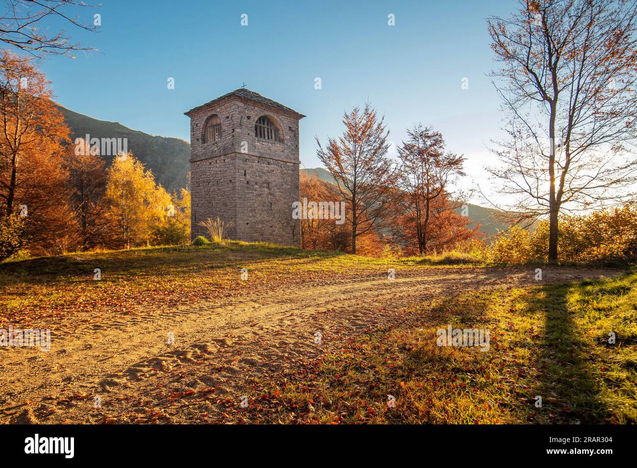 Das „Campanone“, in der Nähe des Heiligtums San Giovanni d'Andorno, Val di Cervo, Piemont, Italien Stockfoto