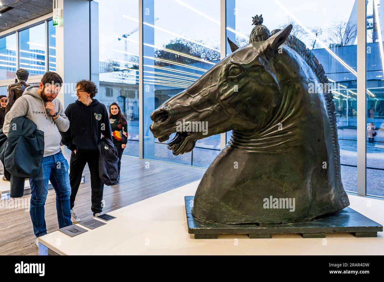 prada Foundation: Recycling Beauty, donatello, Horse Head, 1454, mailand, italien Stockfoto