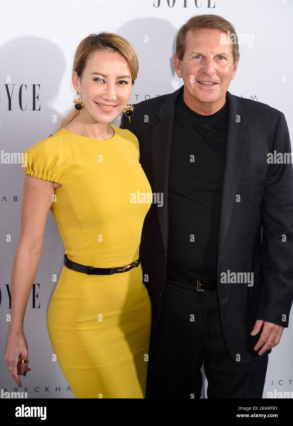 Hongkong, China. 18. März 2016. Coco Lee Dead bei 48.American Hong Kong Kantonesischer Popstar Coco Lee in EINEM AKTENBILD mit ihrem jetzigen Ex-Ehemann Bruce Philip Rockowitz, einem kanadischen Geschäftsmann und engen Freund von Victoria und David Beckham. Coco Lee starb am 5. Juli 2023 nach mehreren Tagen im Koma nach einem Selbstmordversuch. Kredit: Jayne Russell/Alamy Live News Stockfoto