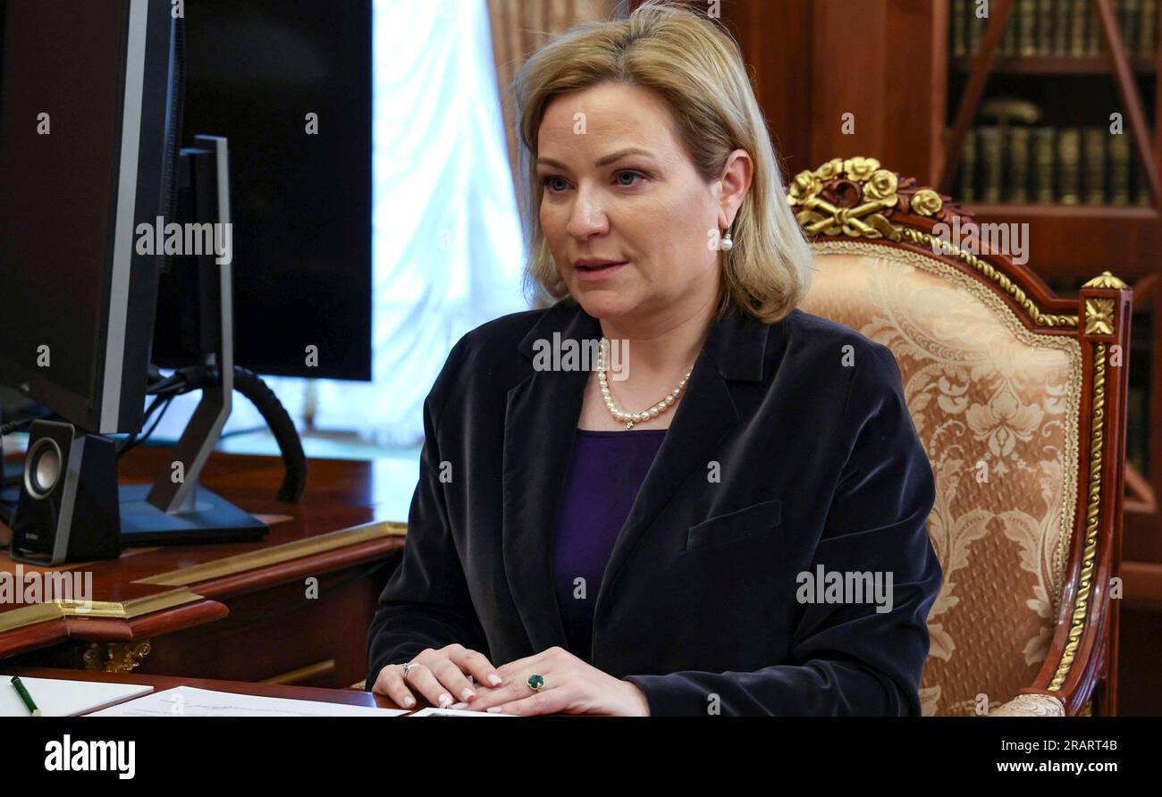 Moskau, Russland. 05. Juli 2023. Die russische Kulturministerin Olga Lyubimova äußerte sich während eines persönlichen Treffens mit Präsident Wladimir Putin im Kreml am 5. Juli 2023 in Moskau, Russland. Kredit: Alexander Kazakov/Kreml Pool/Alamy Live News Stockfoto