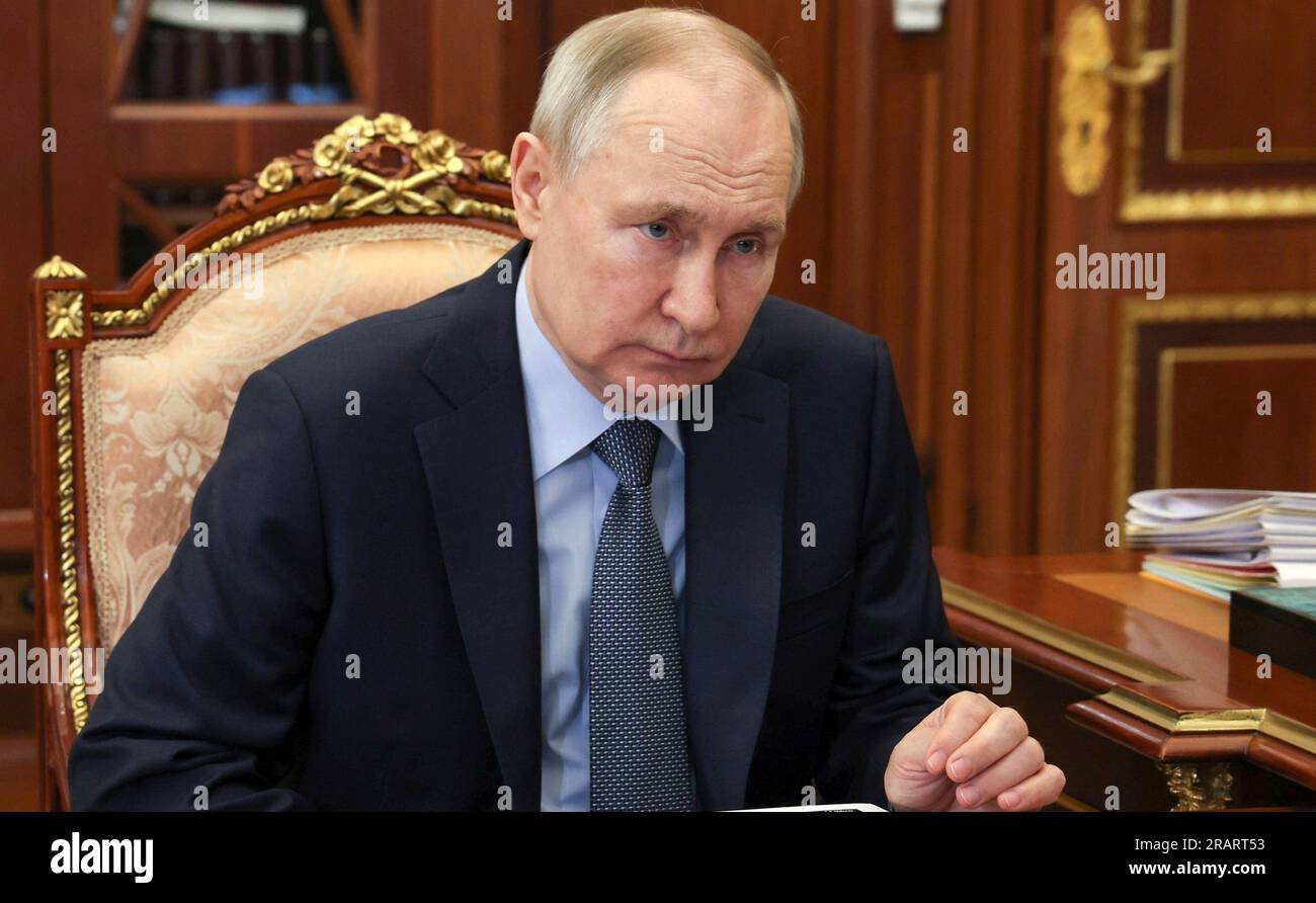 Moskau, Russland. 05. Juli 2023. Russischer Präsident Wladimir Putin während eines persönlichen Treffens mit Kulturminister Olga Lyubimova im Kreml am 5. Juli 2023 in Moskau, Russland. Kredit: Alexander Kazakov/Kreml Pool/Alamy Live News Stockfoto