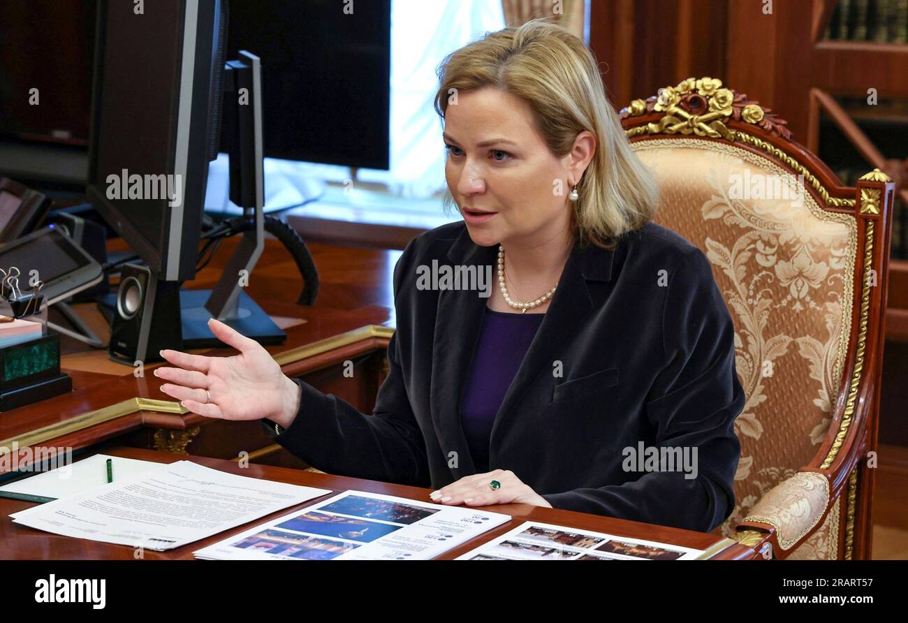 Moskau, Russland. 05. Juli 2023. Die russische Kulturministerin Olga Lyubimova äußerte sich während eines persönlichen Treffens mit Präsident Wladimir Putin im Kreml am 5. Juli 2023 in Moskau, Russland. Kredit: Alexander Kazakov/Kreml Pool/Alamy Live News Stockfoto