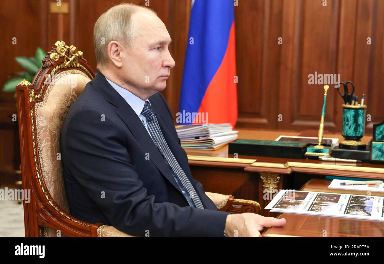 Moskau, Russland. 05. Juli 2023. Russischer Präsident Wladimir Putin während eines persönlichen Treffens mit Kulturminister Olga Lyubimova im Kreml am 5. Juli 2023 in Moskau, Russland. Kredit: Alexander Kazakov/Kreml Pool/Alamy Live News Stockfoto