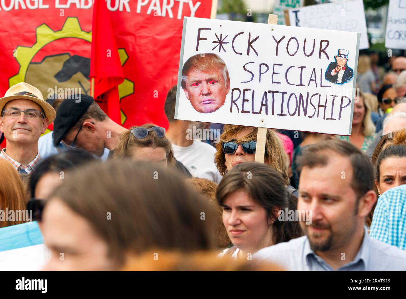 An dem Tag, an dem US-Präsident Donald Trump in Großbritannien eintrifft, werden Demonstranten in Bristol vorgestellt, die an einem protestmarsch und einer Kundgebung teilnehmen. 12. Juli 2018 Stockfoto