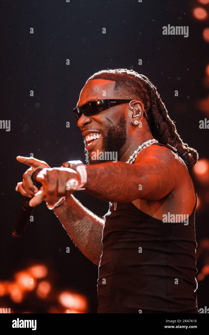 Burna boy rapper -Fotos und -Bildmaterial in hoher Auflösung – Alamy