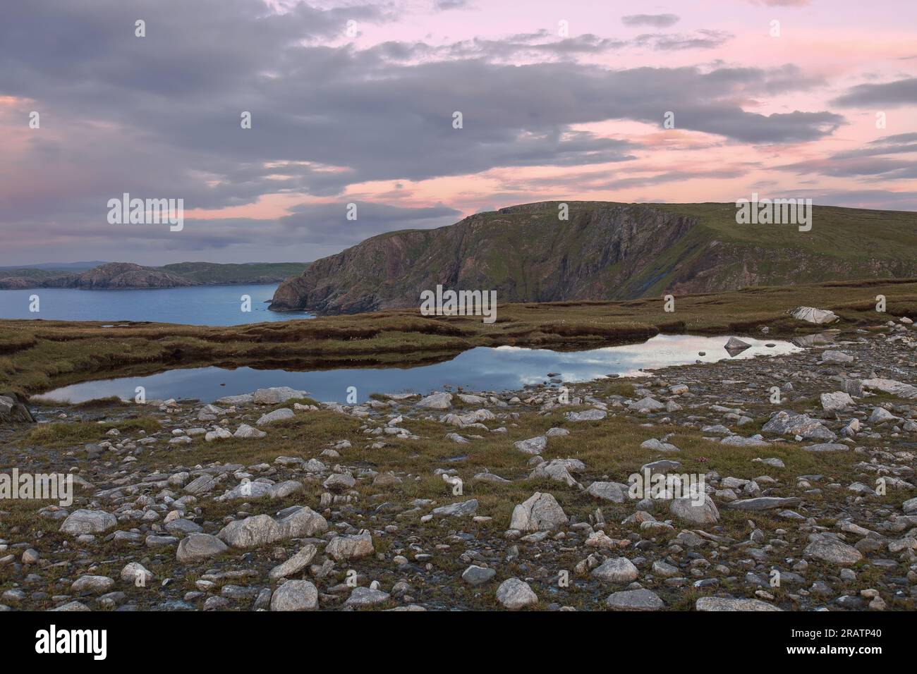 Gallan Head in Red Evening Light, Lewis, Isle of Lewis, Hebriden, Äußere Hebriden, Westliche Inseln, Schottland, Vereinigtes Königreich, Großbritannien Stockfoto