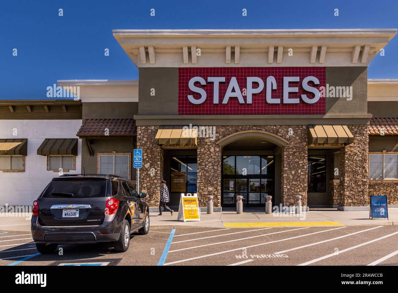 Ein Bürobedarf von Staples in der wachsenden Gemeinde Riverbank California Stanislaus County USA im Central Valley Stockfoto