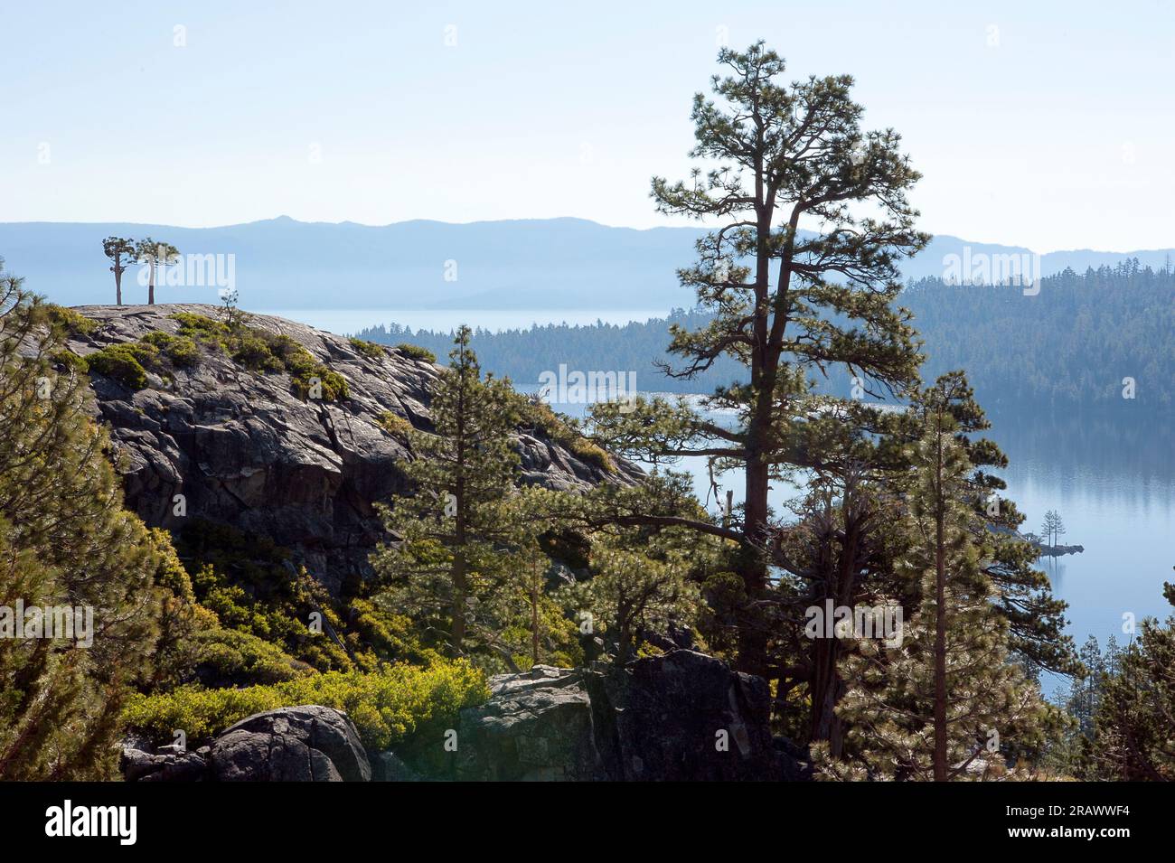 Blick hoch über der Emerald Bay mit Blick auf Lake Tahoe in Kalifornien, USA Stockfoto