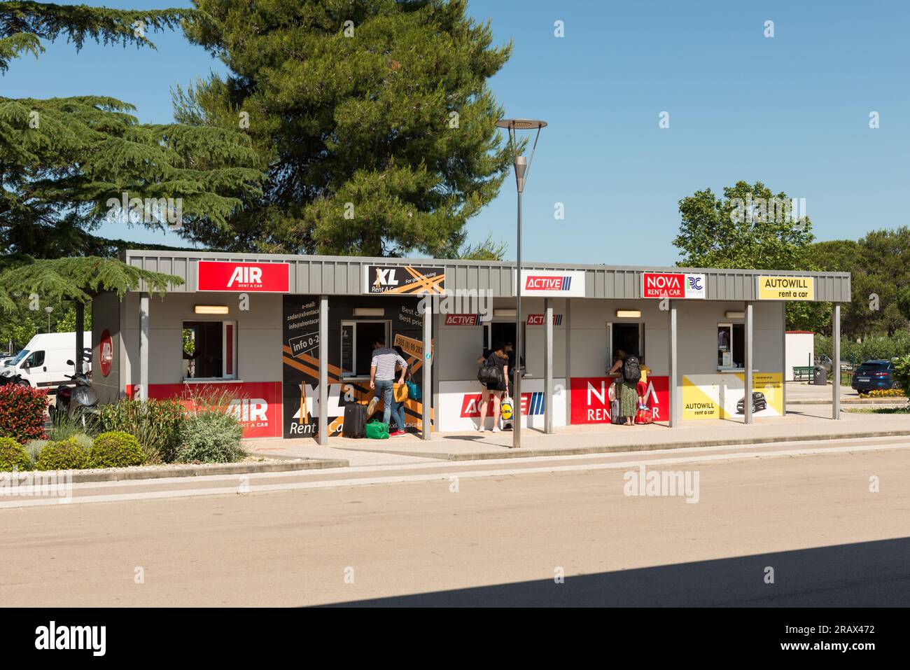 Autovermietungsbüros in Zadar Flughafen, Zadar, Kroatien Stockfoto