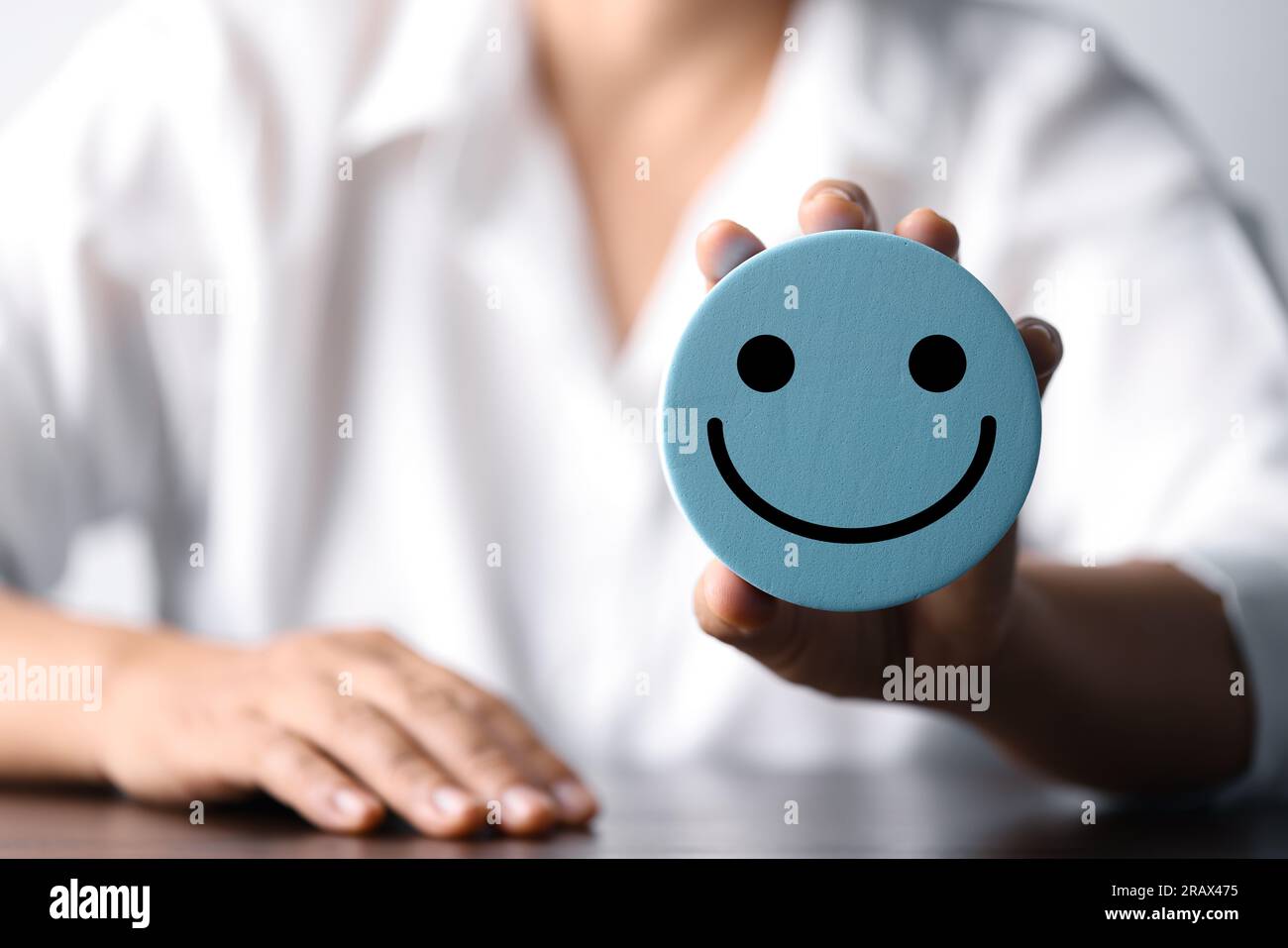 Feedback zum Kundenkonzept: Emotion Evaluation for Maximum Zufriedenheit Rating. Verbessern Sie Ihre visuellen Projekte mit hochwertiger Arbeit, die Kunden erfasst Stockfoto