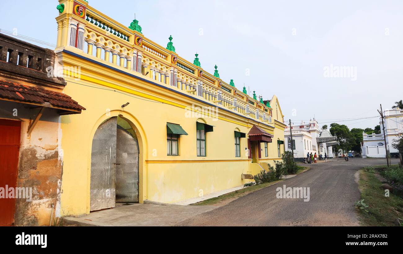 Ein palastartiges Herrenhaus in Chettinad, Kanadukathan, Heimat der historischen Villen der Chettiar, die Anfang der 1900er Jahre von einer Gruppe wohlhabender Waren erbaut wurden Stockfoto