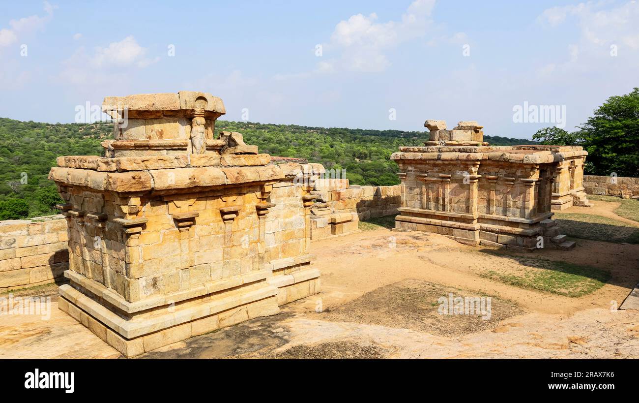 Kleine Tempel rund um den Vijayalaya Choleeswaram Tempel, Narthamalai, Pudukottai, Tamilnadu, Indien. Stockfoto