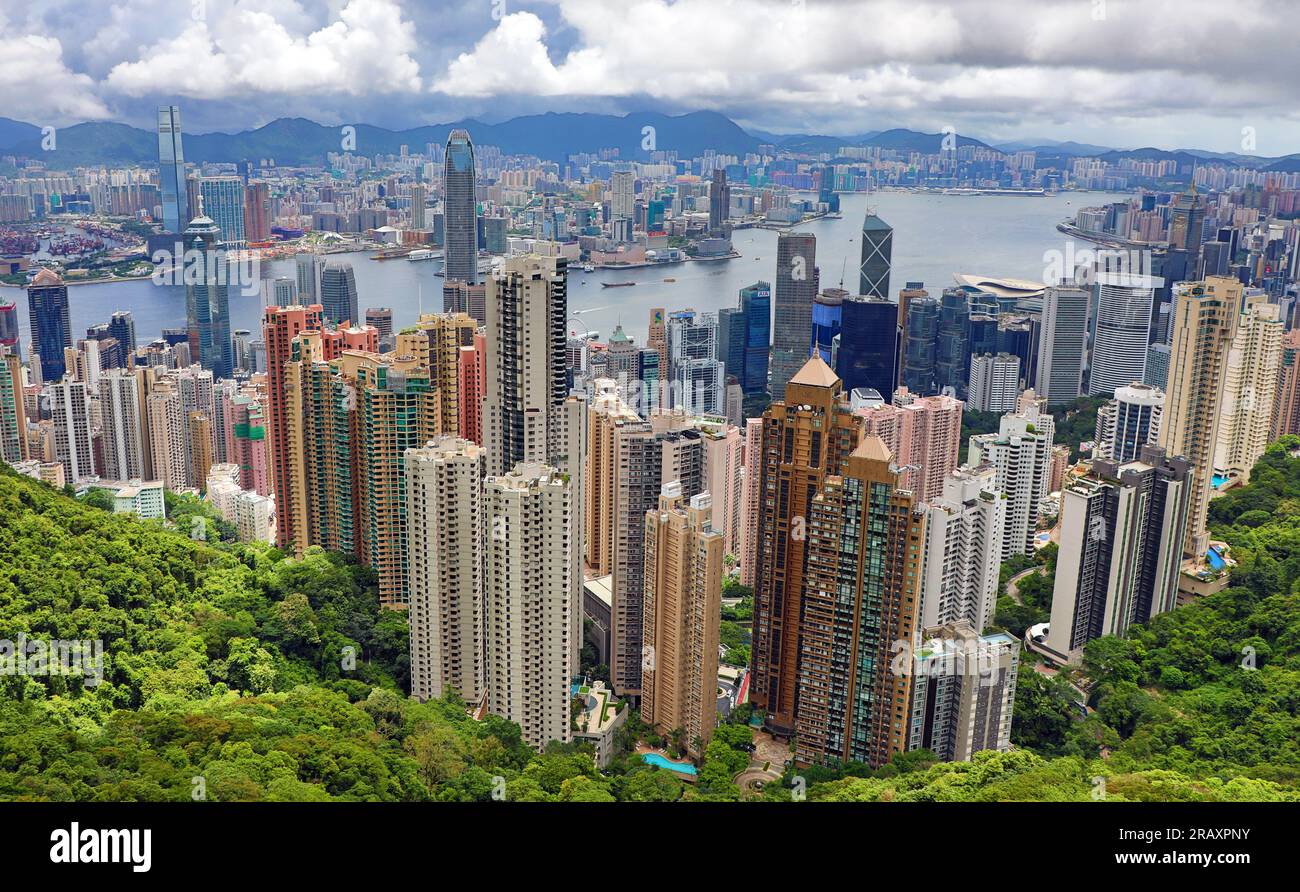 Victoria Harbour und Skyline vom Victoria Peak, Hongkong, China Stockfoto