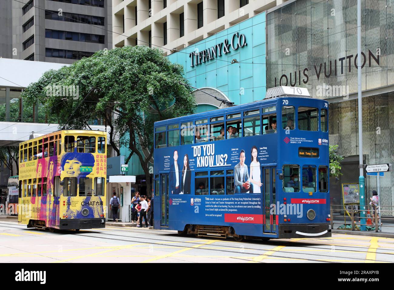 Traditionelle Straßenbahnen in Zentral, Hongkong, China Stockfoto