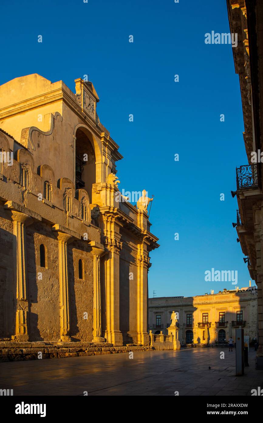 Kathedrale, Tempole der Athene, Piazza Minerva, Ortigia, Siracusa, Sizilien, Italien Stockfoto