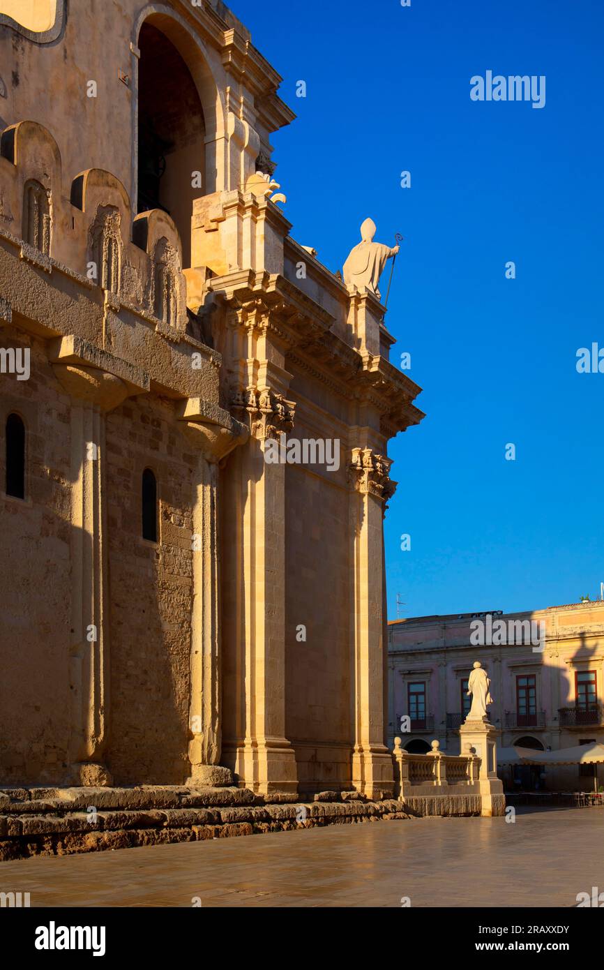 Kathedrale, Tempole der Athene, Piazza Minerva, Ortigia, Siracusa, Sizilien, Italien Stockfoto