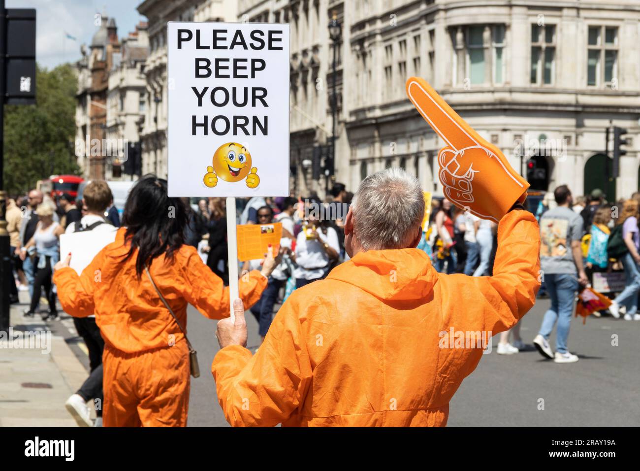 "Guantanamo Closure Campaign" im Parliament Square Garden, in dem das britische Parlament aufgefordert wird, Druck auf die USA auszuüben, um das Gefängnis zu schließen. Stockfoto