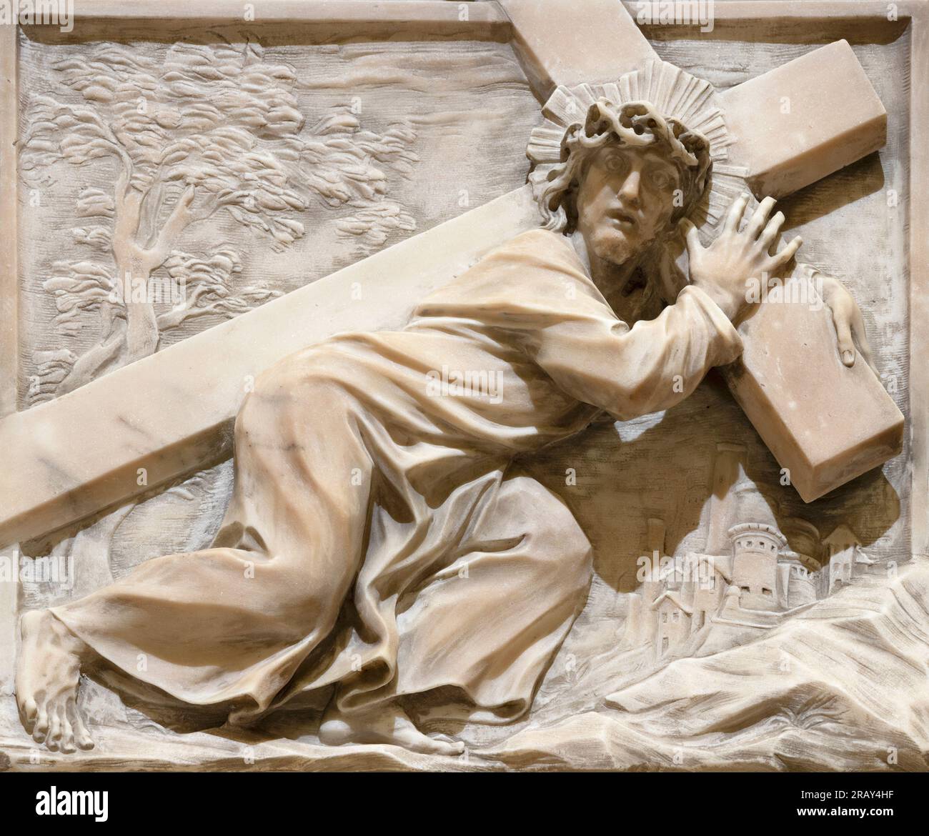 GENUA, ITALIEN - 5. MÄRZ 2023: Die Marmorreste Jesu mit dem Kreuz in der Kirche Chiesa di Santa Maria Maddalena von einem unbekannten Künstler. Stockfoto