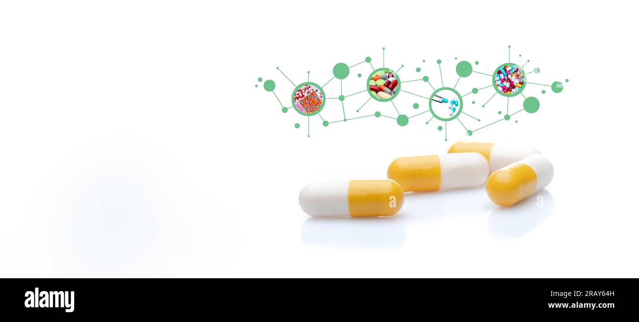 Gelbweiße Kapselpillen mit Qualitätskontrolle im pharmazeutischen Industriekonzept. Pharmazeutische Chemieindustrie. Pharmazeutische Produkte. Gesundheitswesen Stockfoto