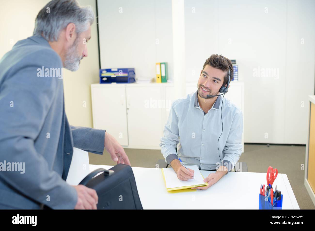 Geschäftsleute, die ein Meeting in der Geschäftsführung haben Stockfoto