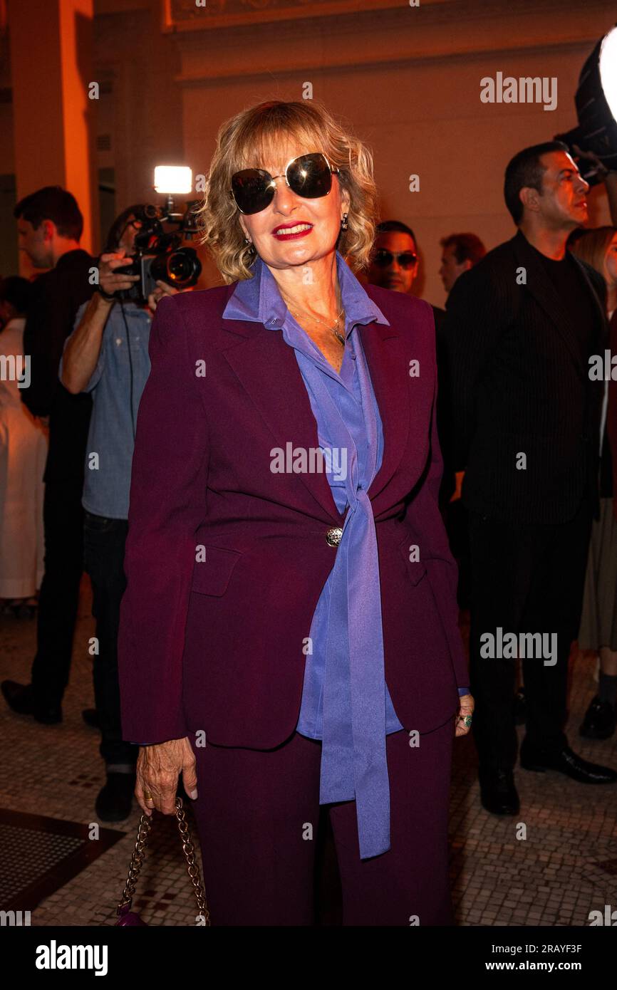 Die ägyptische Schauspielerin Yousra besucht die Elie Saab Haute ...