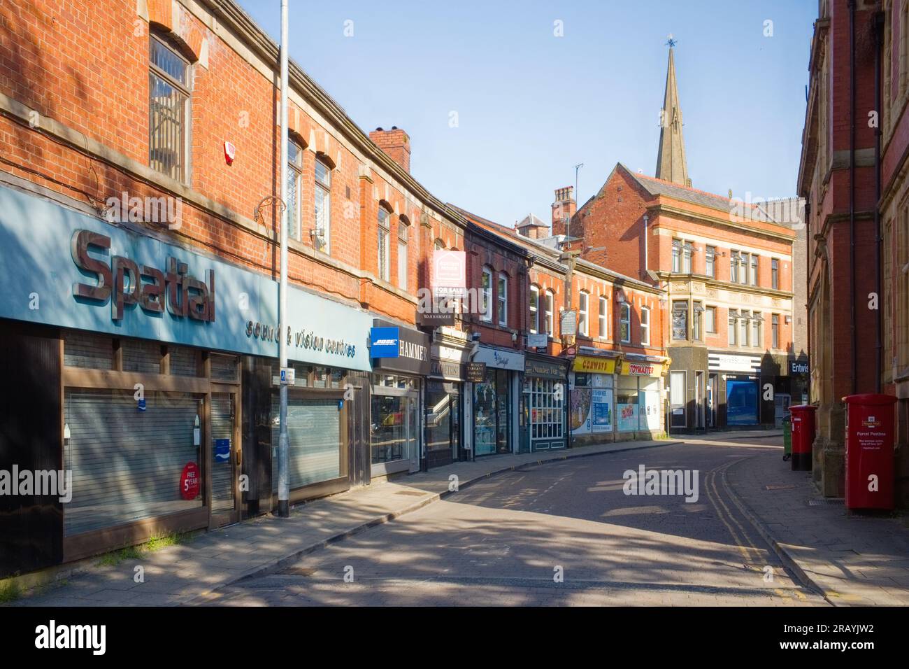 Die älteren Straßen von Bury sind hauptsächlich kleinere Geschäfte Stockfoto