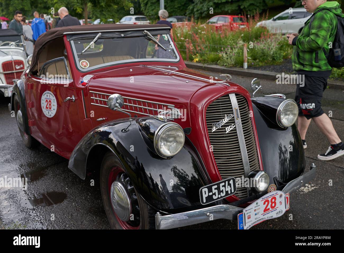Prag, Tschechische Republik - 17. Juni 2023 - Ende des 1000 km langen tschechoslowakischen Rennens im Nationalen Technischen Museum - Oldtimer-Oldtimer-Autorennen Stockfoto