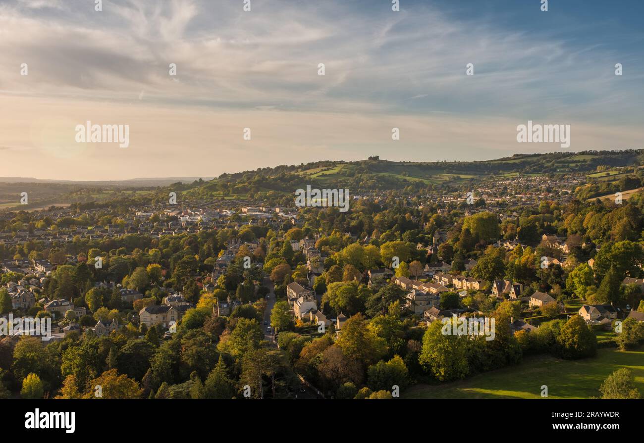 Erhöhte Aussicht auf die Stadt Bath mit Blick auf Bathampton Down Stockfoto