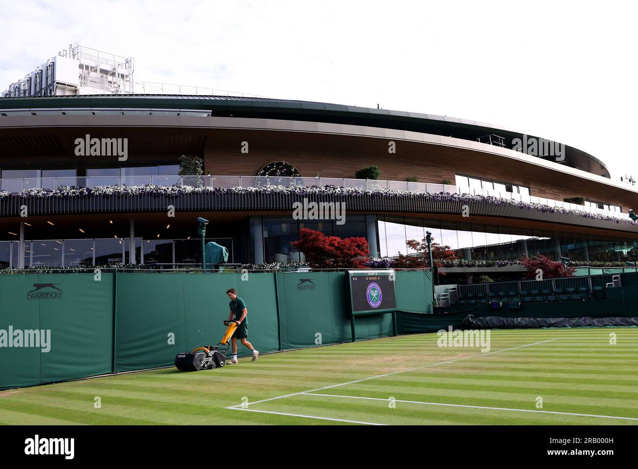 6. Juli 2023; All England Lawn Tennis and Croquet Club, London, England: Wimbledon Tennis Tournament; der Tennisplatz wird vom Platz Nummer 1 Stadion übersehen Guthaben: Action Plus Sports Images/Alamy Live News Stockfoto