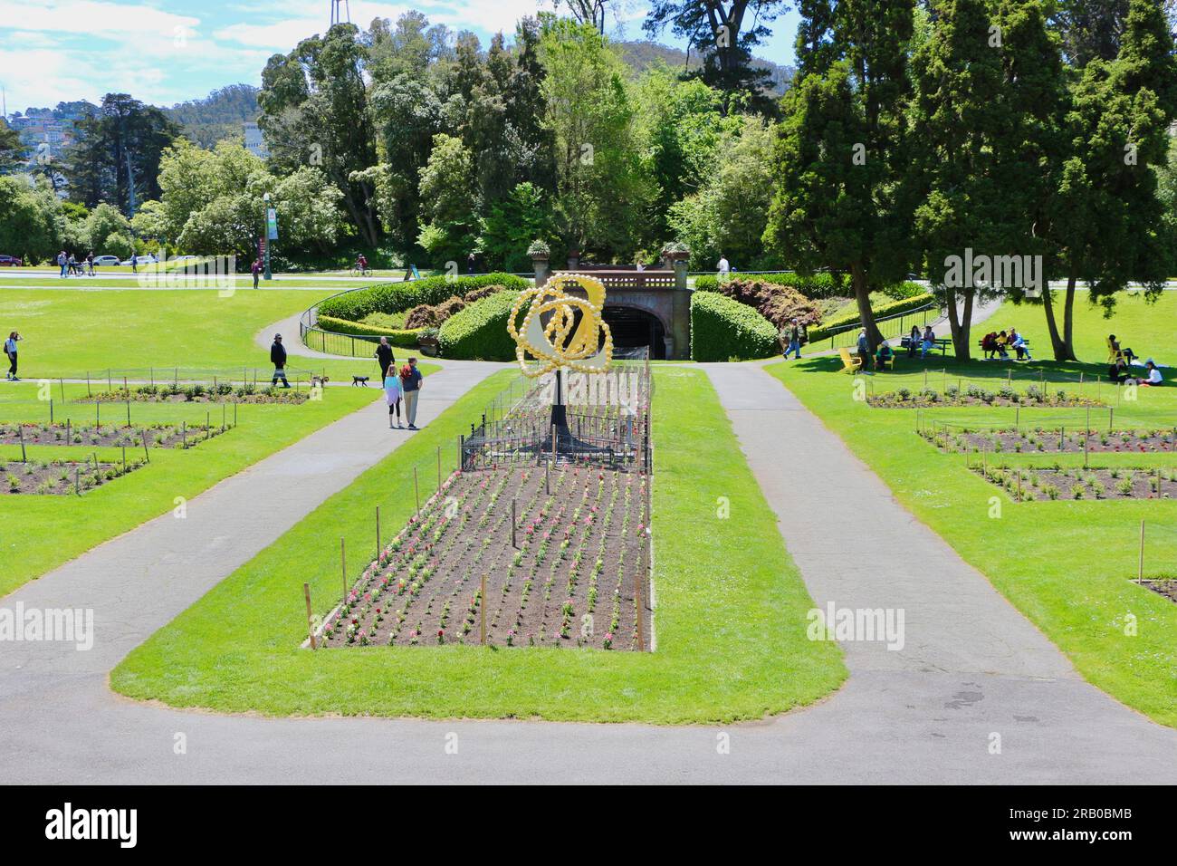 Skulptur aus Gold und Aluminium von Jean-Michel Othoniel Golden Gate Park San Francisco California USA Stockfoto