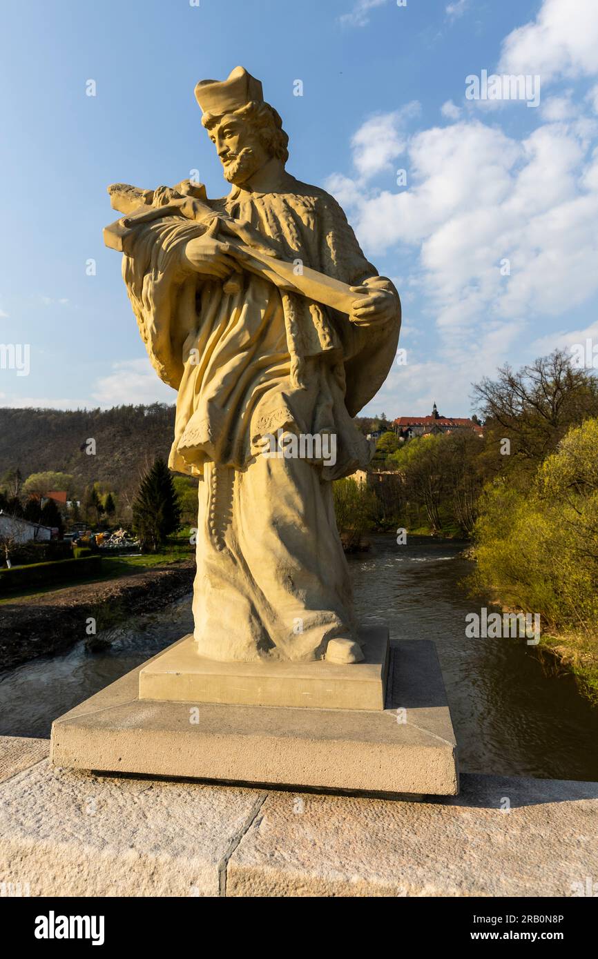 Europa, Polen, Niederschlesien, Bardo/Wartha, gotische Brücke über den östlichen Neisse Stockfoto