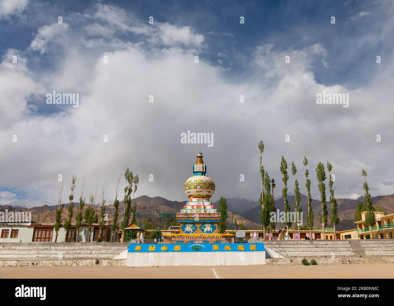Stupa im tibetischen SOS-Kinderdorf, Ladakh, Leh, Indien Stockfoto