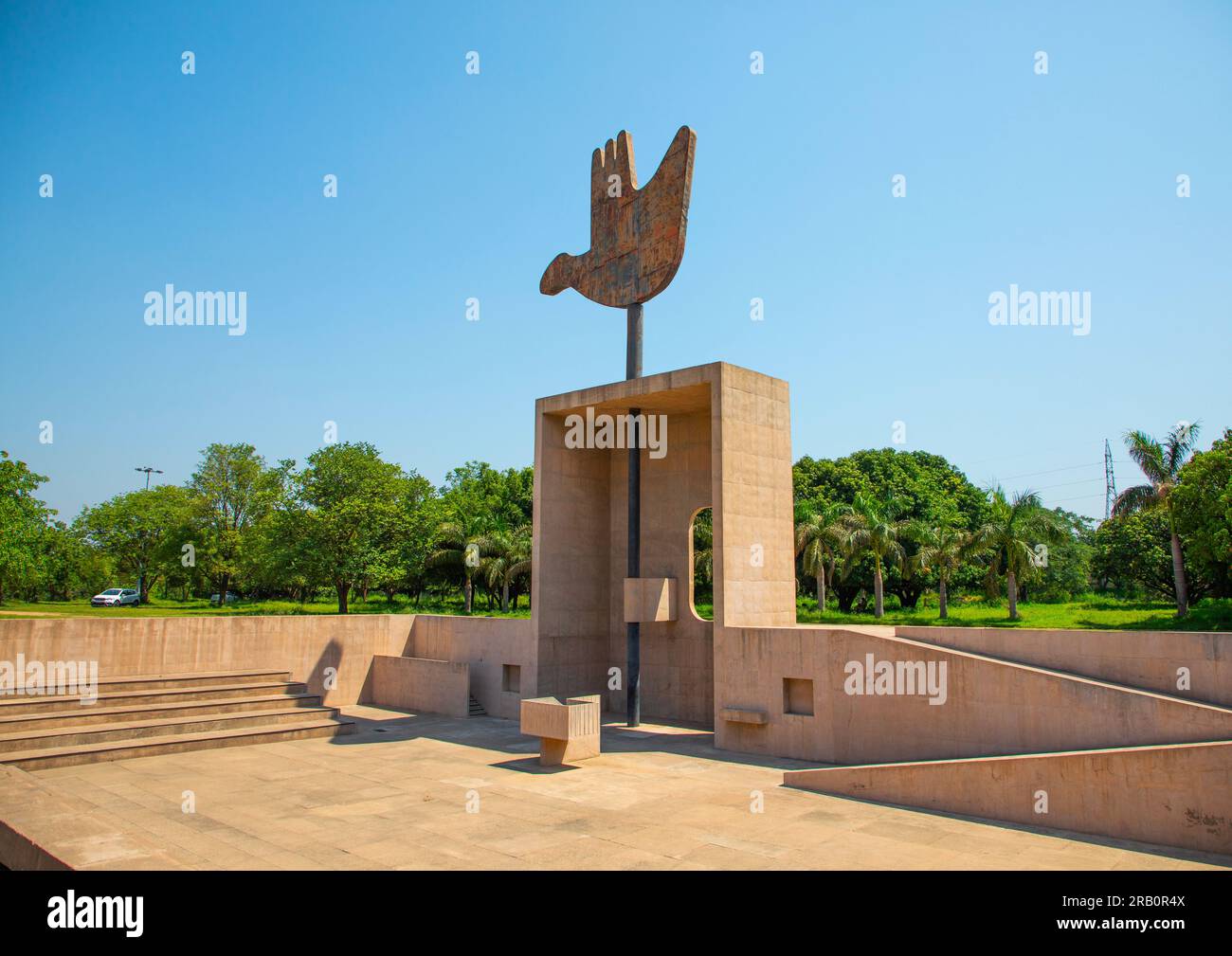 Das Open Hand Monument im Regierungsviertel von Le Corbusier, Punjab State, Chandigarh, Indien Stockfoto