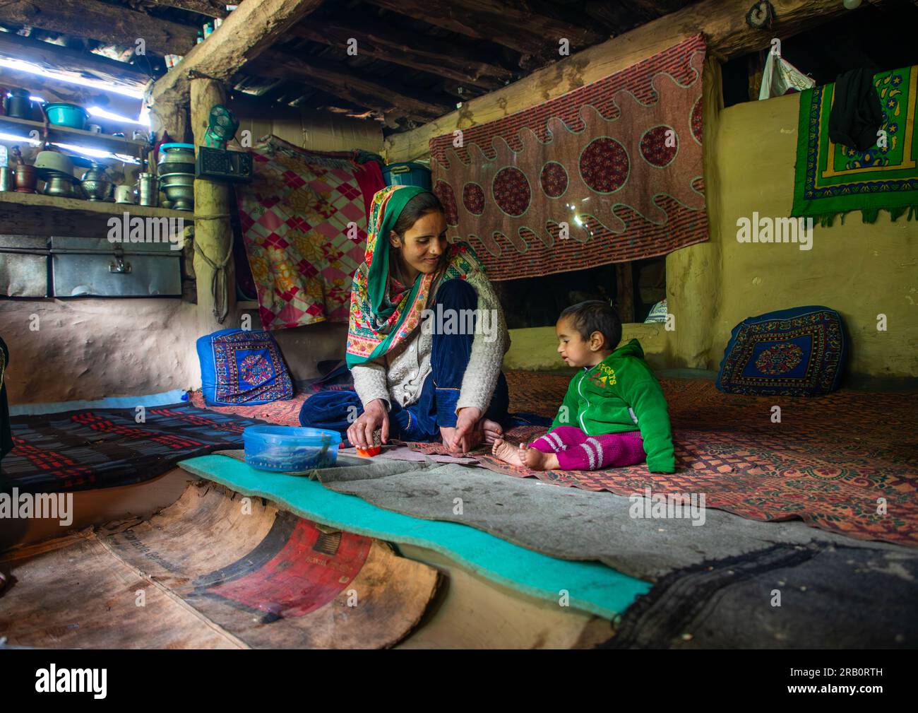 Gujjar-Bakerwal-Leute in ihrem Sommerhaus, Jammu und Kaschmir, Kangan, Indien Stockfoto