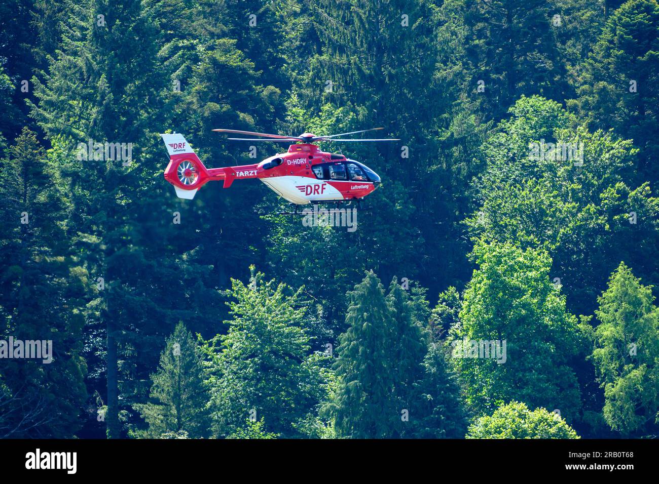 DRF-Rettungshubschrauber in Aktion. Stockfoto