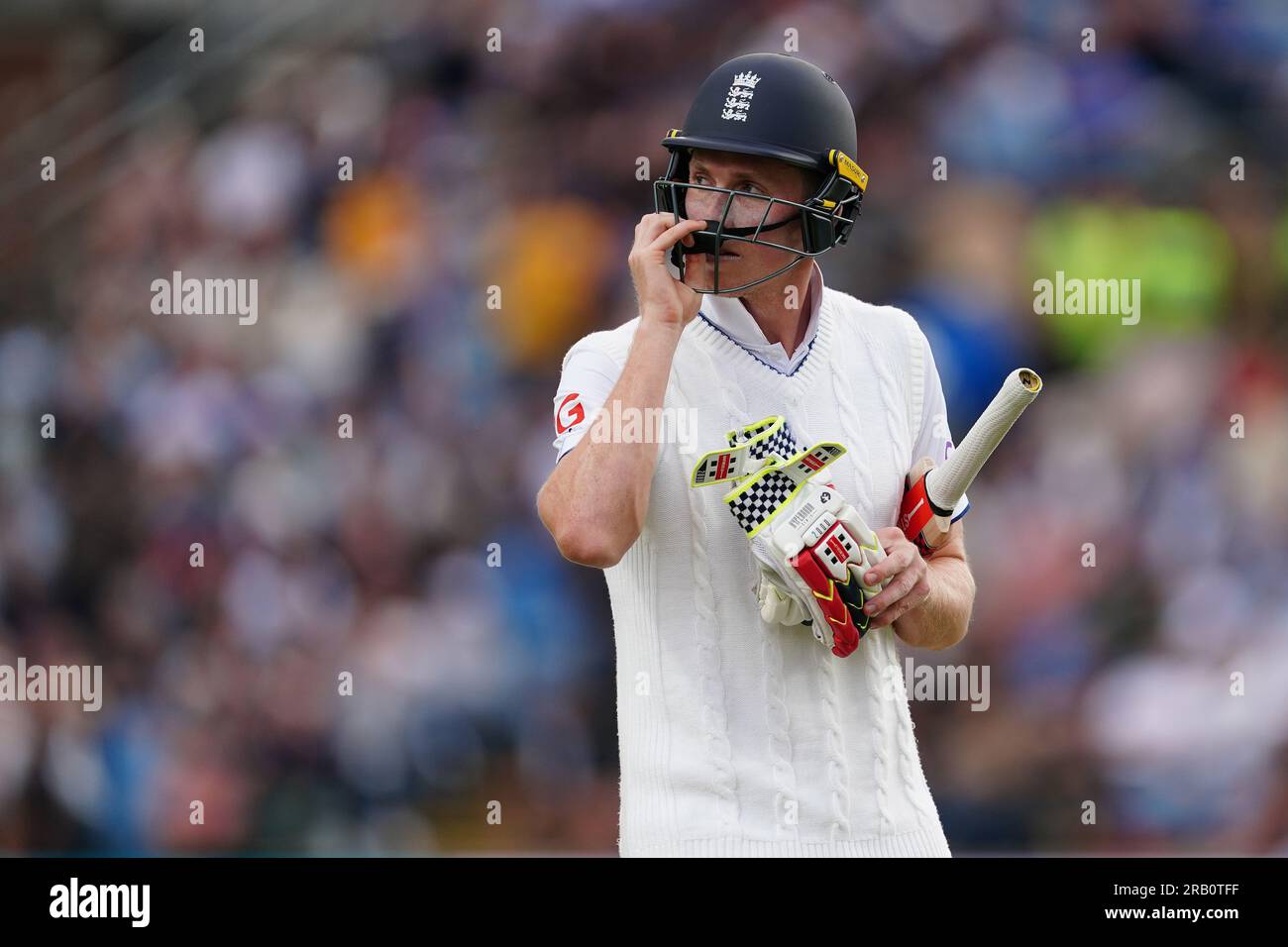 Der englische Zak Crawley sieht gut zu, nachdem er am Tag seines dritten Ashes-Testspiels in Headingley, Leeds, entlassen wurde. Foto: Donnerstag, 6. Juli 2023. Stockfoto