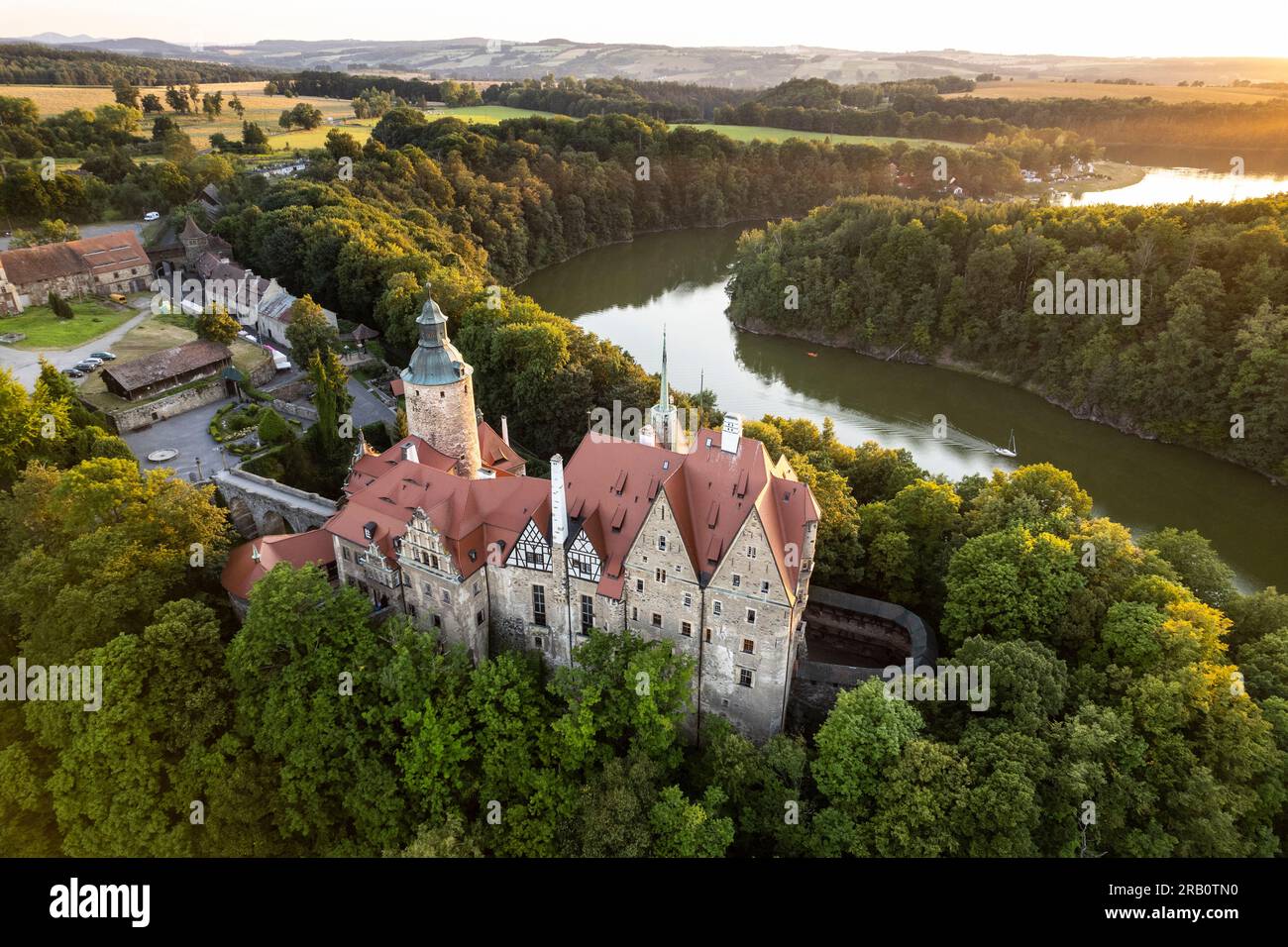 Europa, Polen, Niederschlesien, Schloss Czocha / Tzschocha mit See Lesnianskie Stockfoto